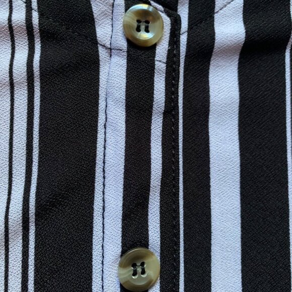 French Twist Black & White Striped Button Front Tie Blouse (M) - Picture 5 of 8